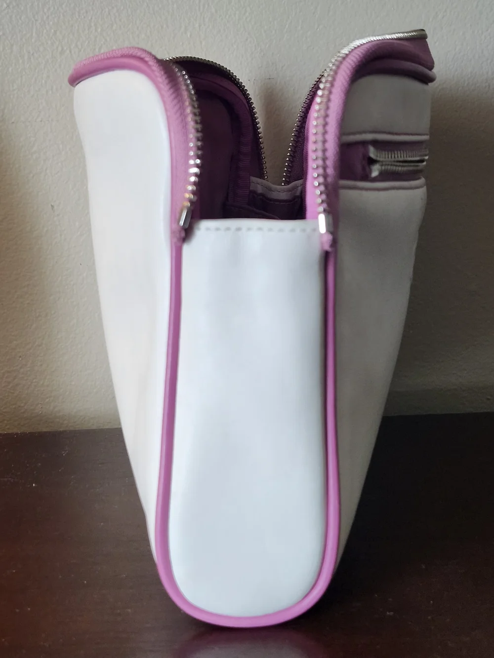 COACH Vintage White Leather Travel Pouch with Pink Trim. - Picture 6 of 10
